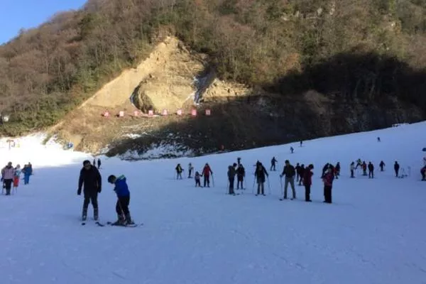 神龍架天燕滑雪場(chǎng)怎么樣 和神龍架國(guó)際滑雪場(chǎng)比哪個(gè)好