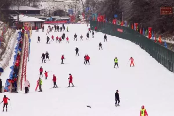 神龍架天燕滑雪場(chǎng)怎么樣 和神龍架國(guó)際滑雪場(chǎng)比哪個(gè)好