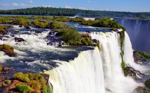 世界上最寬的瀑布 伊瓜蘇瀑布寬度4000米